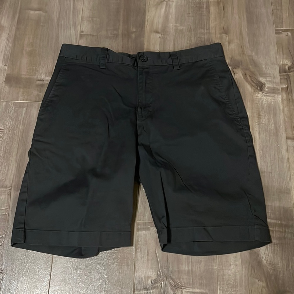 Five Four Mens’ Brody Shorts - Medium Gray Classic Shorts.  Size 31 Asphalt